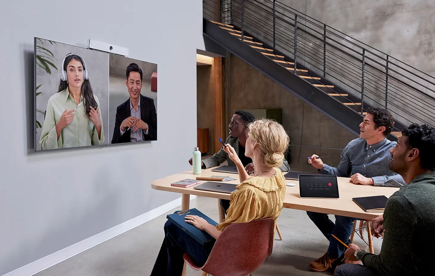 Система видеоконференцсвязи Cisco Room Bar, Cisco RoomOS, видео и звук, совместная работа, корпоративная связь Система видеоконференцсвязи Cisco Room Bar, Cisco RoomOS, видео и звук, совместная работа, корпоративная связь